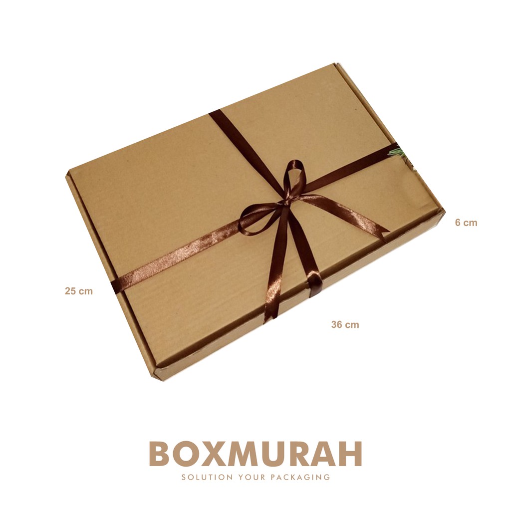 

Clothes / Gift Box - Uk. 36 x 25 x 4