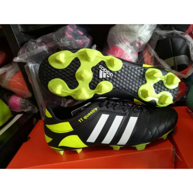 (Bonus kaos kaki)Sepatu bola adidas11 questra
