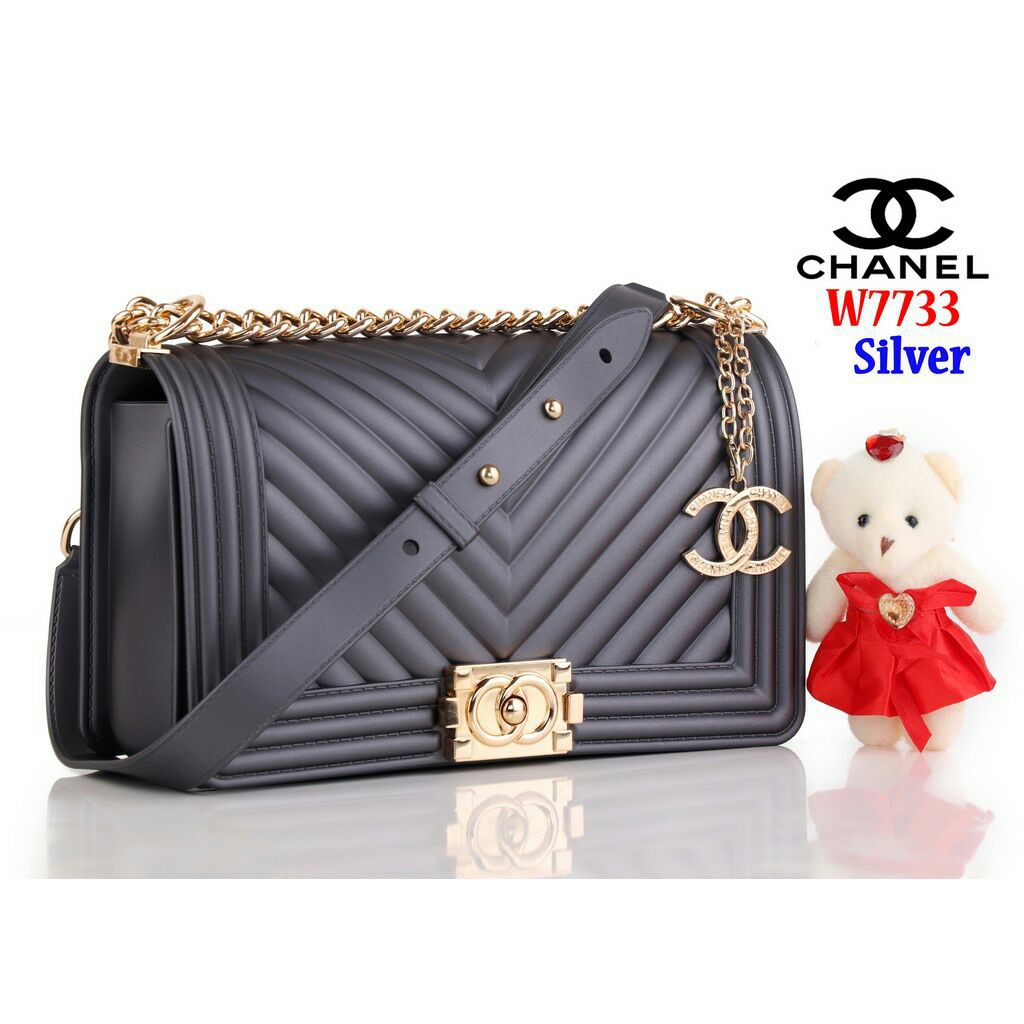 Tas Selempang Chanel Boy W7733