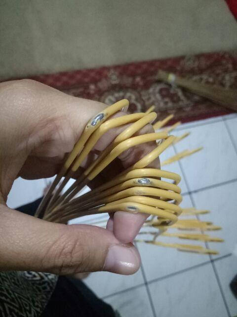 Gantungan Baju / Hanger Baju Besi Warna Isi 10