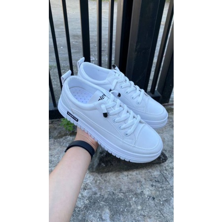 SNEAKERS PUTIH WANITA KOREA