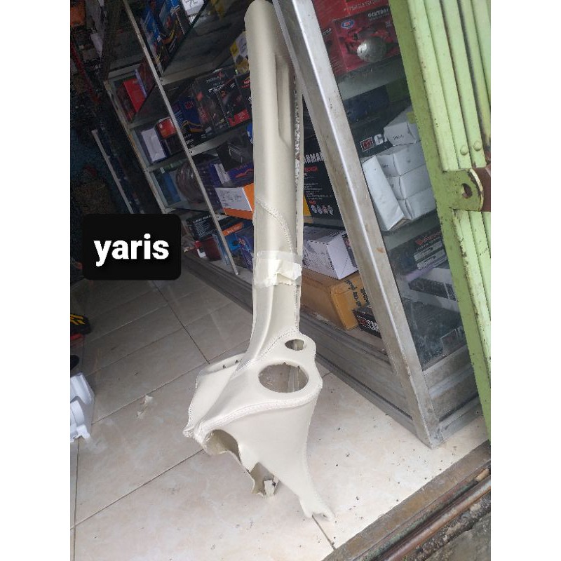 pilar 3way yaris kosongan