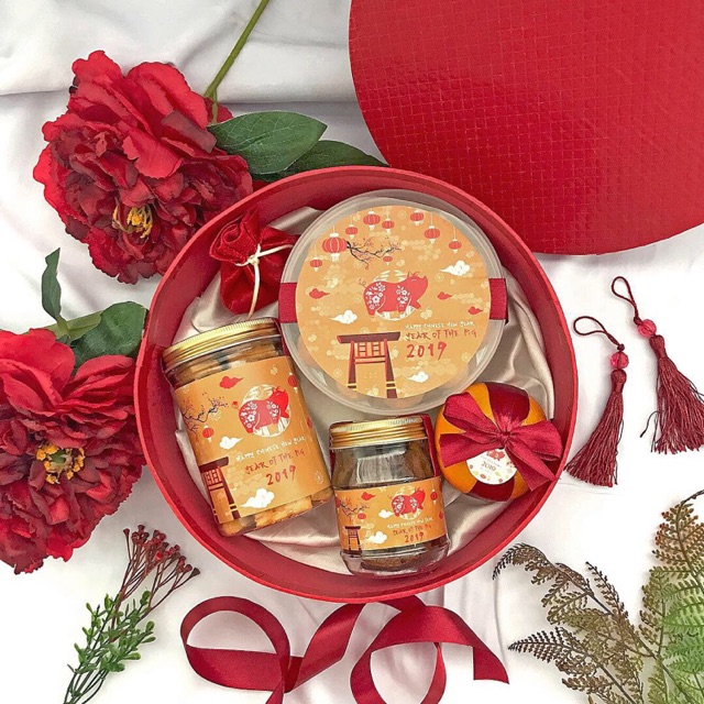 

“Red Box” Hampers Chinese New Year by Hello Flora