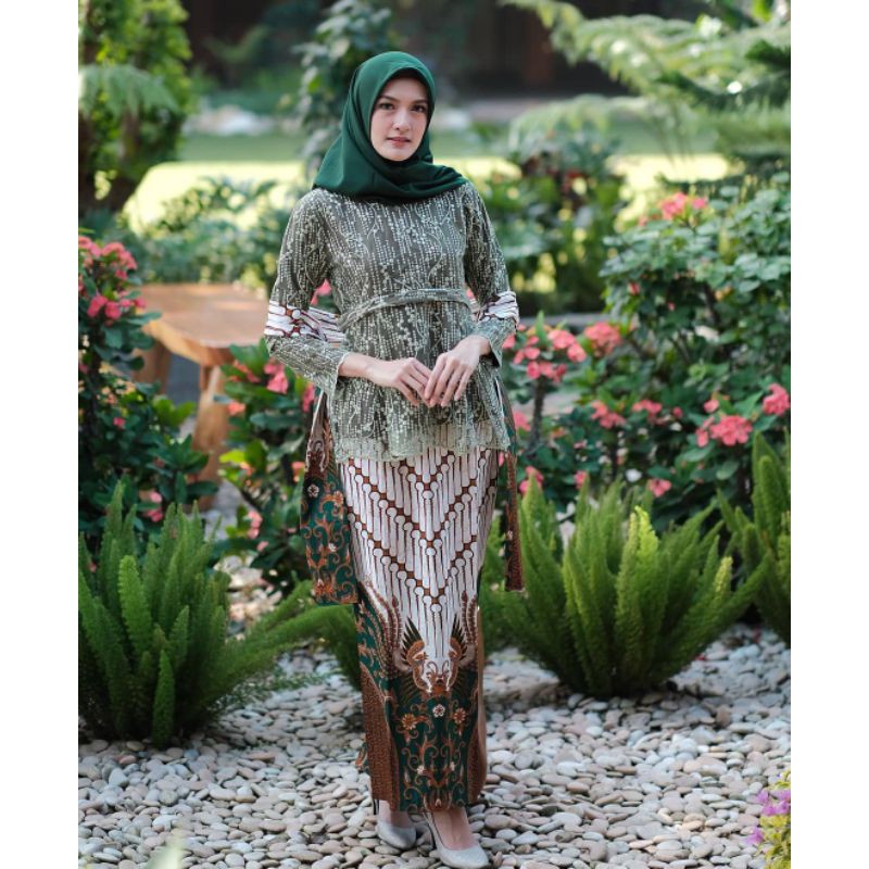 KEBAYA BROKAT COUPLE / KEBAYA BRUKAT PASANGAN / BAJU TUNANGAN / BAJU KONDANGAN / WIDBATIK / MODREN