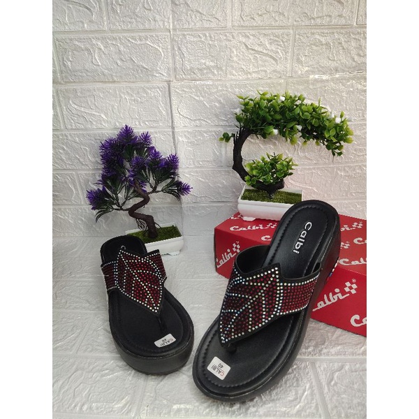 [ BEST SELLER CALBI ORI LOKAL ] SANDAL WEDGES CALBI | SANDAL WEDGES CEWEK | SANDAL JAPIT WEDGES CEWEK | SANDAL CEWEK WEDGES TERLARIS-Wedges Daun Merah J