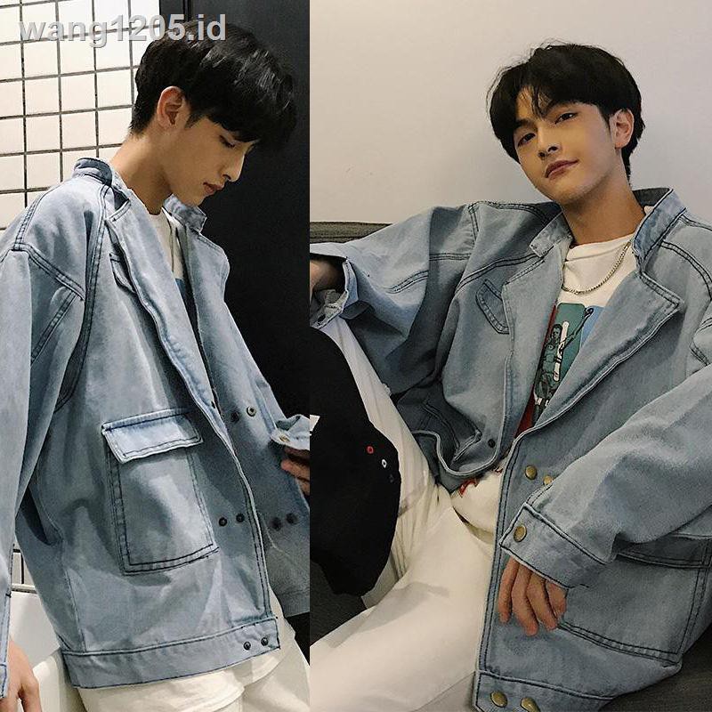  Jaket  Jeans  Pria  dengan Model Potongan Longgar dan  Gambar 