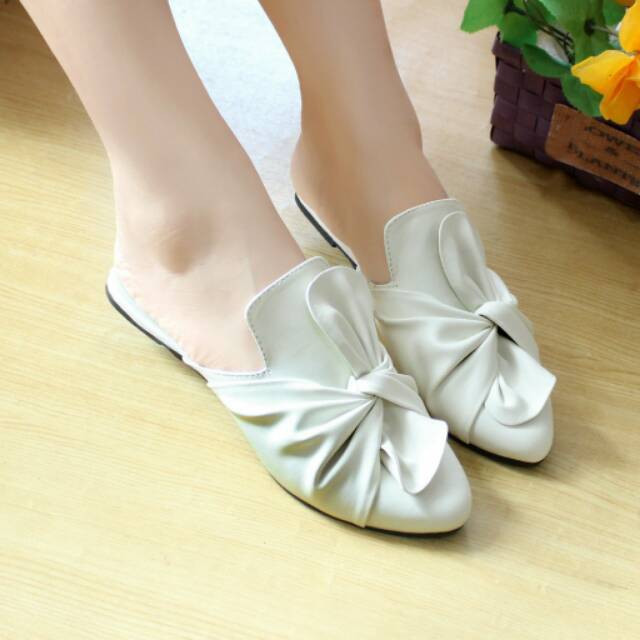 

PITA MUTS DM01 PUTIH (harga promo)