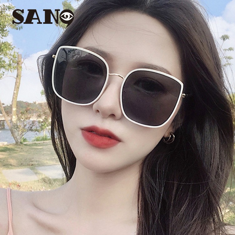 Korea Bibi Square Fashion Retro Logam Bingkai Kacamata Wanita UV400-1