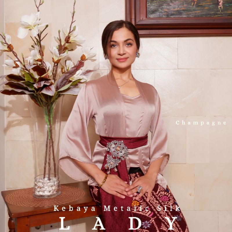 Atasan Kebaya Kutubaru Lengan Lonceng Metalik Silk Lady