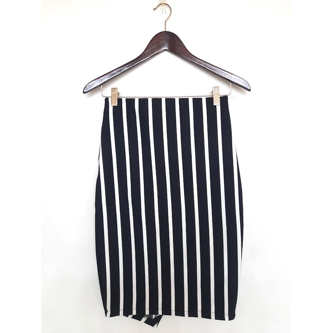 Rok Midi Pensil Motif Garis