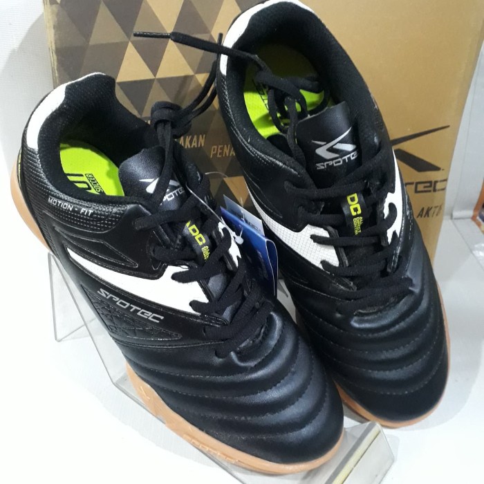 sepatu sepak bola futsal SPOTEC original