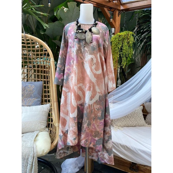 Terlaris Tunik Tie Dye Motif Cantik / Atasan Perempuan Warna Warni Yang Menarik / Pakaian Cewek Kasual / Long Tunik Motif Tie Dye Terbaru