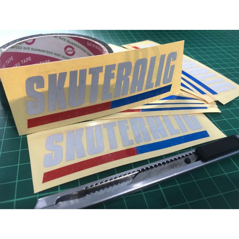 

Skuteralig Stiker