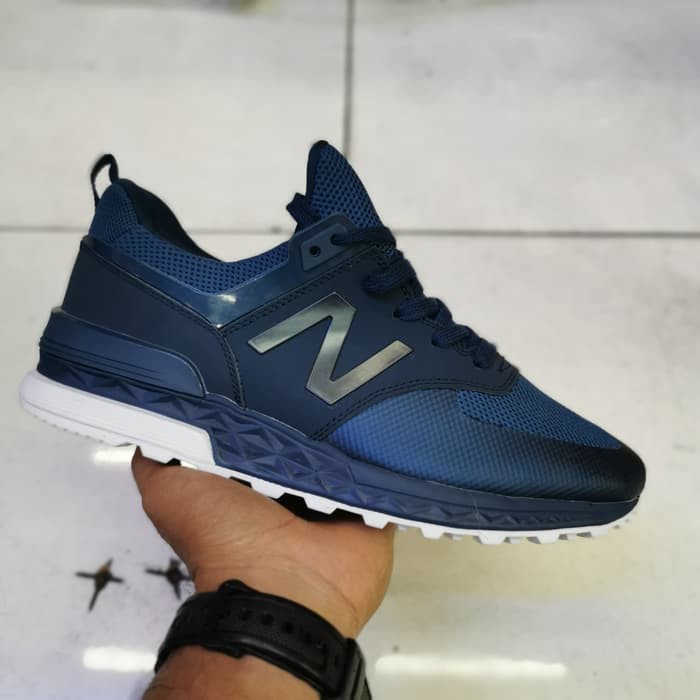 SNEAKERS COWOK HITAM BIRU MISTY  NEW BALANCE / NB 574 SPORT NAVY WHITE