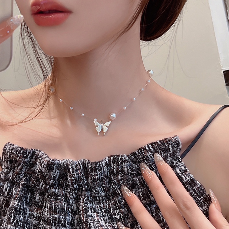 Kalung Rantai Klavikula Pendek Desain Kupu-Kupu Aksen Mutiara Warna Silver Gaya Korea Untuk Wanita