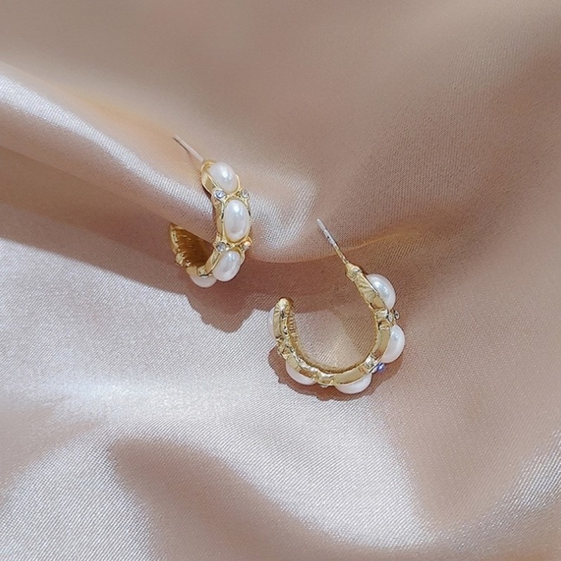 Korean personality ladies geometric semicircular pearl earrings with rhinestones