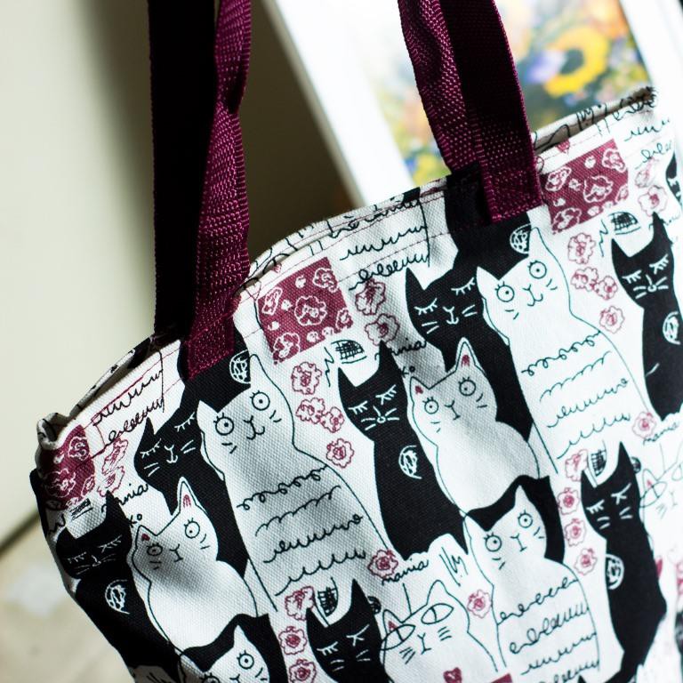 TAS TOTEBAG BAHAN KANVAS PREMIUM MOTIF KUCING. Riens Collections Tas Kanvas Tas Jogja Souvenir Jogja Oleh Oleh Jogja