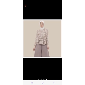 cecilia Blouse Wearing Klamby