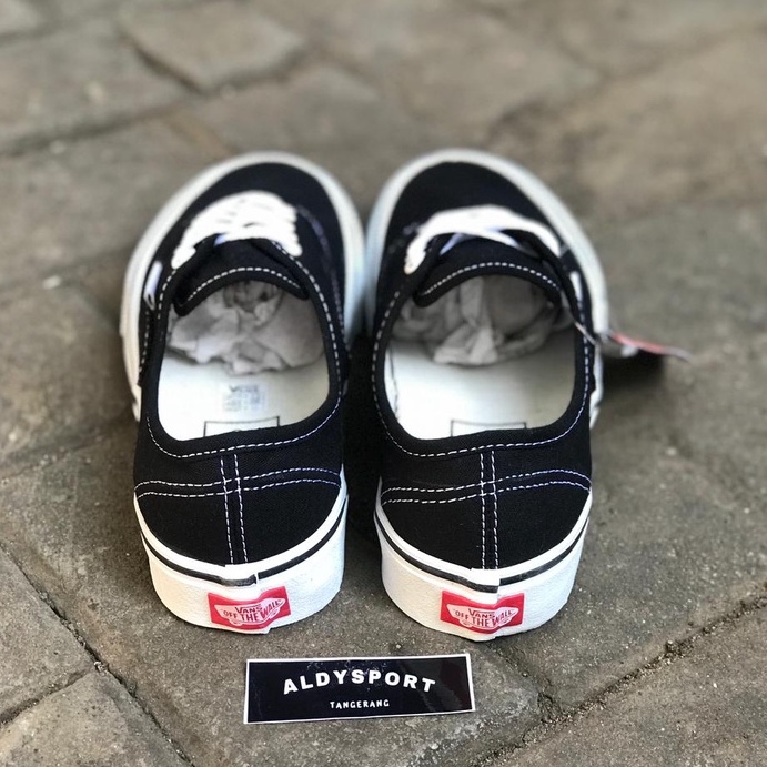 SEPATU VANS AUTHENTIC BLACK WHITE PREMIUM. SEPATU SNEAKERS PRIA