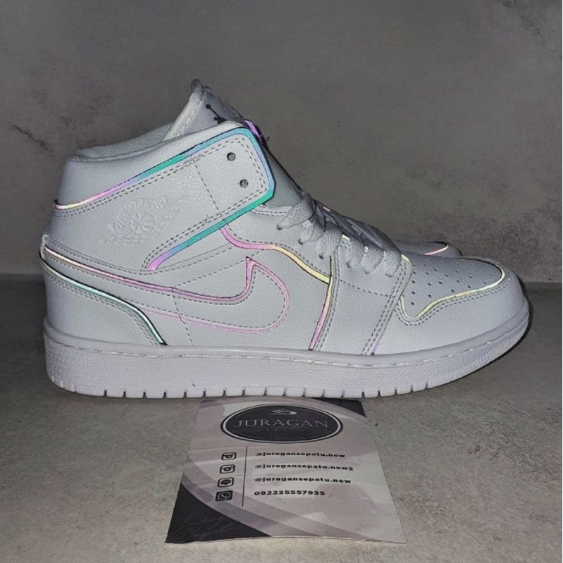 Nike Air Jordan 1 Mid SE &quot;Iridescent Reflective&quot;