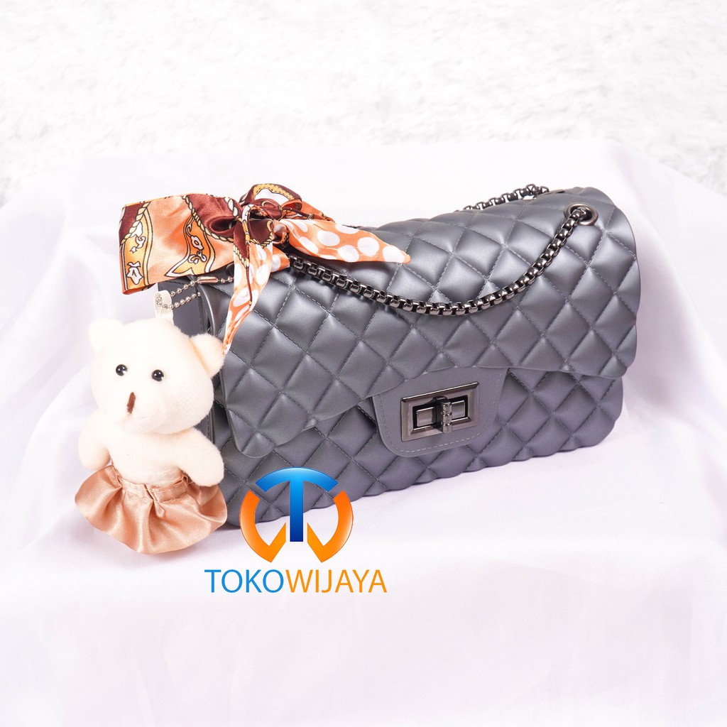 Tas Jelly Matte Maxi Kotak Size 22 Cm Rantai Hitam (Gratis Boneka &amp; Syal)