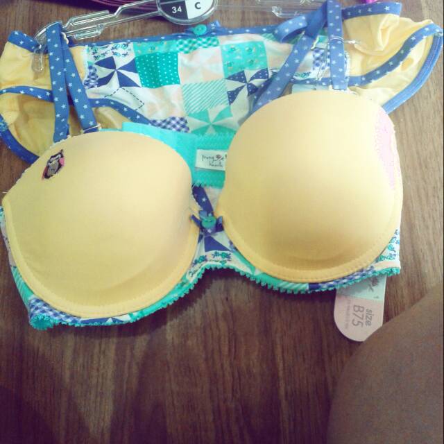 bra set (bh+cd) merk young hearts harga @Rp 100.000/set