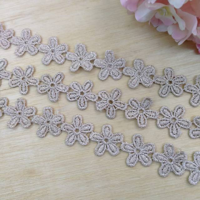 1 METER - RENDA GIPER BUNGA MELATI Size : 2.5 Cm