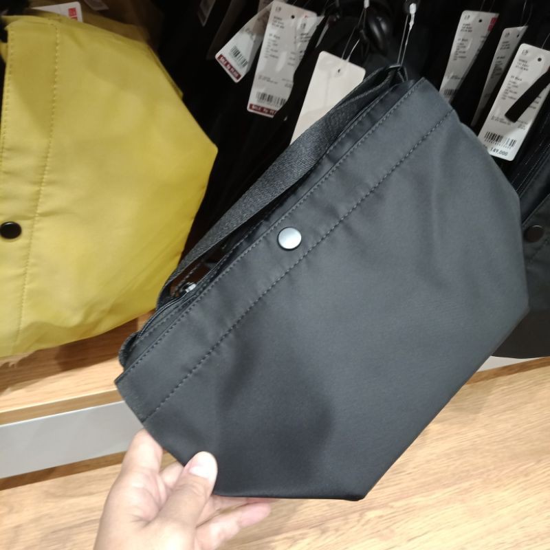 JASTIP UNIQLO TAS SELEMPANG TAS BAHU ORIGINAL FRER PAPER BAG