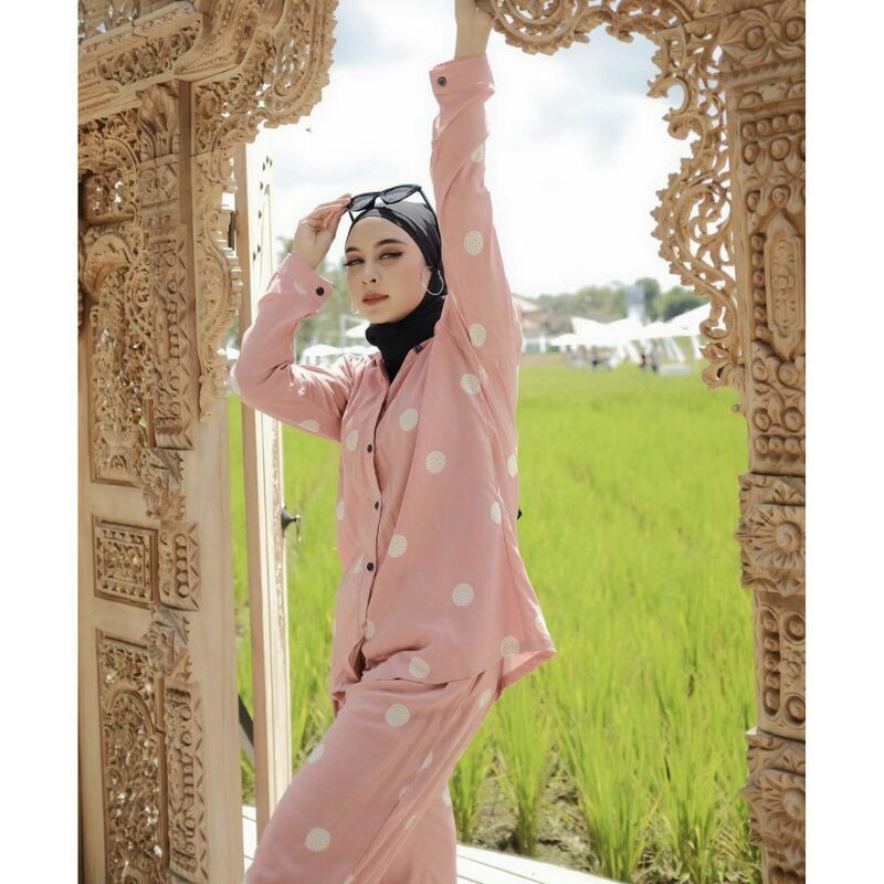 One Set Polka Pink Baju Setelan Daily Wanita Muslim Motif Polos Busui Katun Rayon UNIQLO Murah