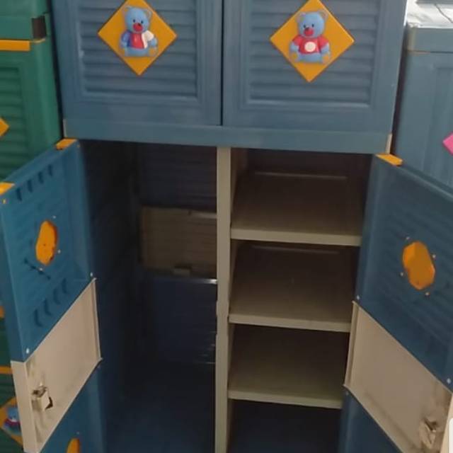 LEMARI CLUB 4 SUSUN GANTUNG