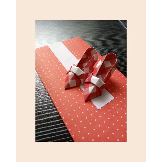 

Amplop Red Heels Origami Red Square