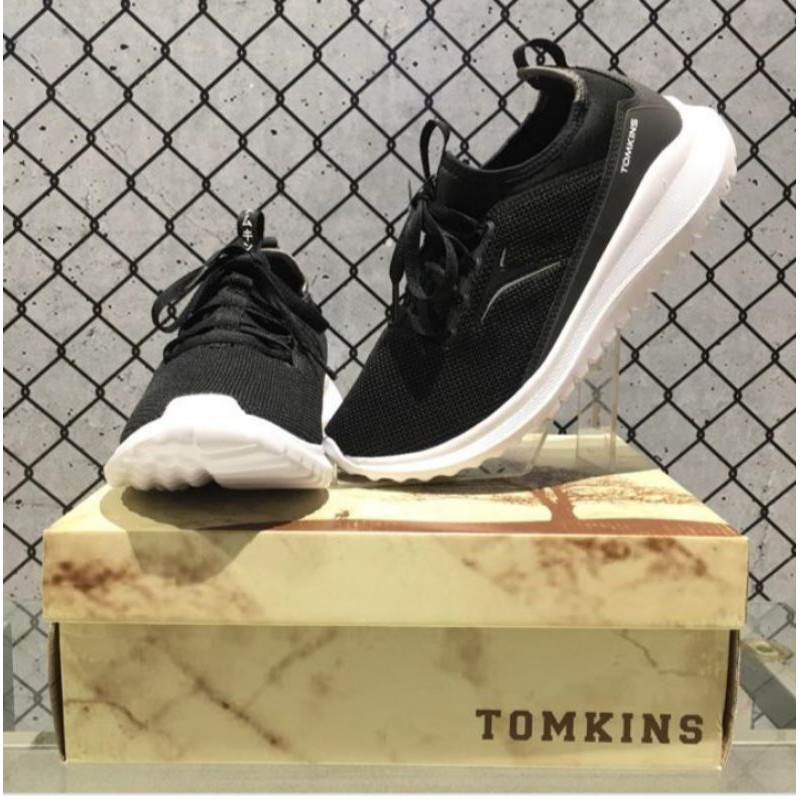 SEPATU TOMKINS SIZE 39