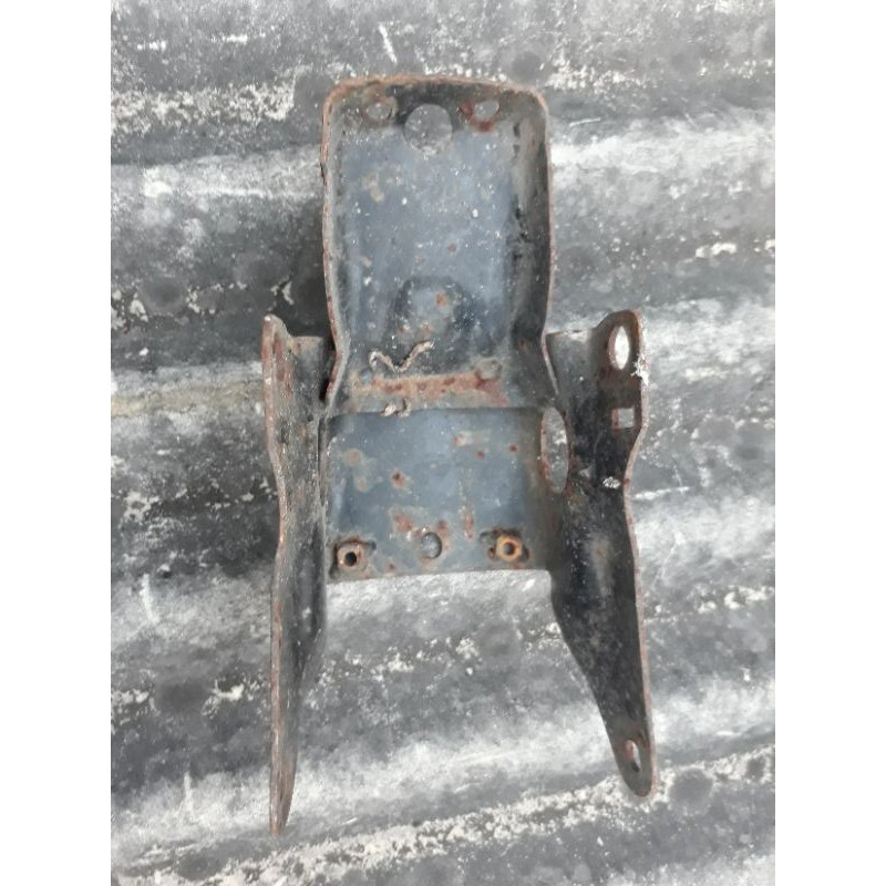 Sambungan rangka ekor c700 c800 / penahan spakbor supercub