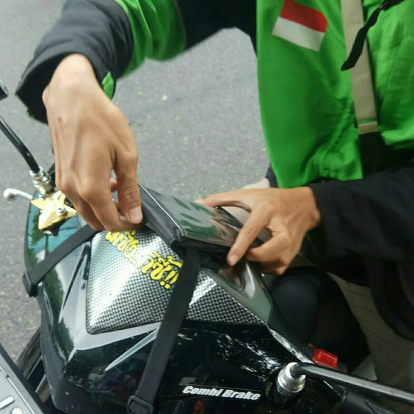 Holder HP Android Waterproof Untuk Motor Tas Gojek Touchscreen Layar Sentuh Sentuh