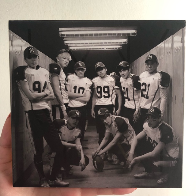 EXO - LOVE ME RIGHT