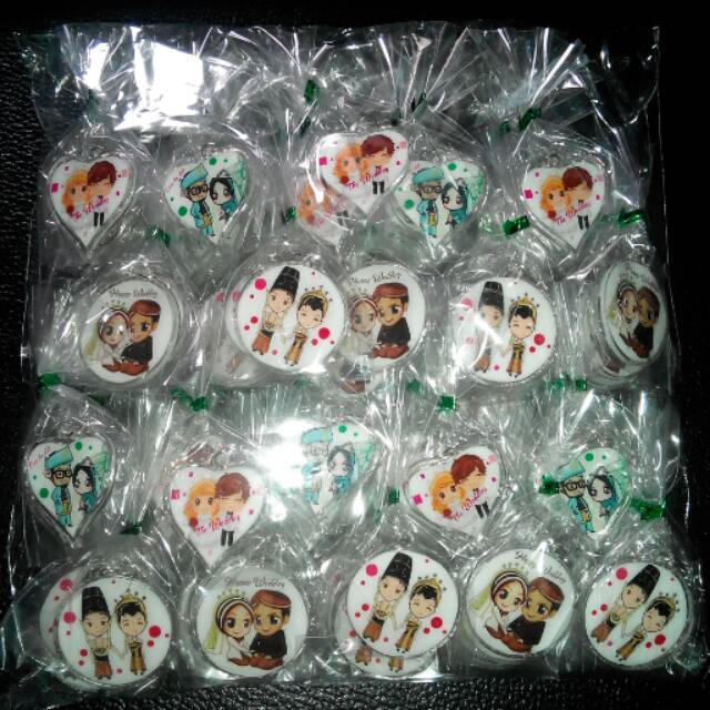 Souvenir murah gantungan kunci pengantin