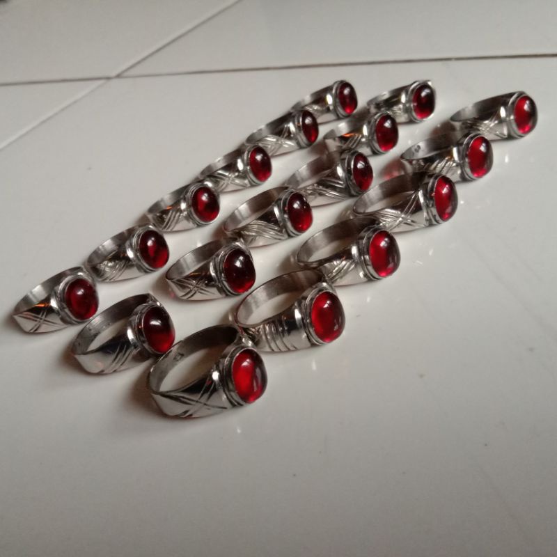 Batu cincin merah siam