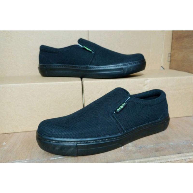 sepatu slip-on pria/cowok sneakers sekolah sepatuvans