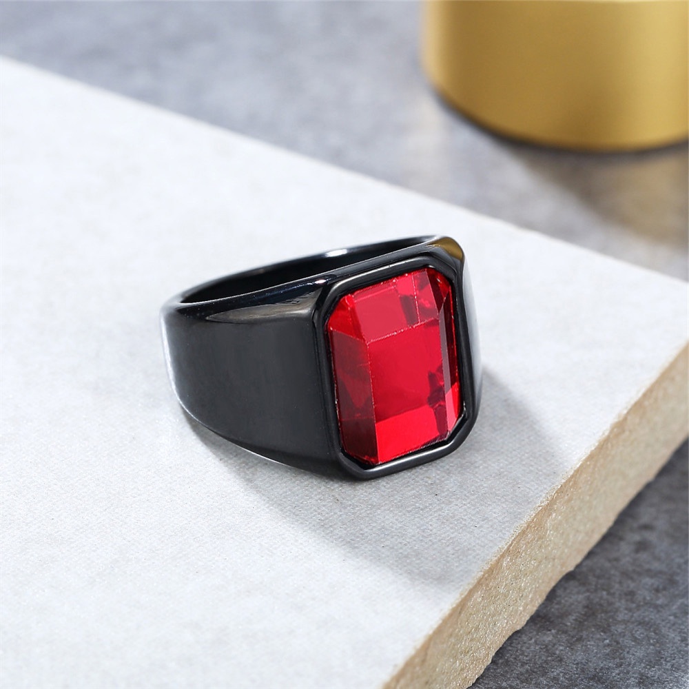 Cincin Pria Bahan Titanium Steel Warna Hitam Aksen Ruby Kristal Gaya Punk Untuk Pernikahan