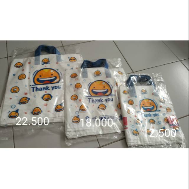

KANTONG PLASTIK SH SMILE 23 X 25