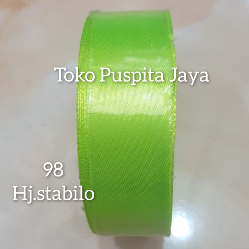 

Pita satin ukuran 1" (2,5 cm)