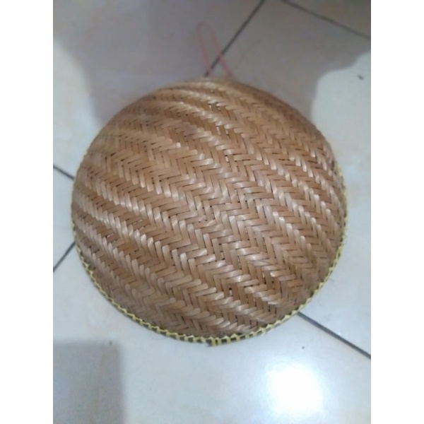 kalo ayakan bambu - saringan ayakan bambu. - tempat bawang