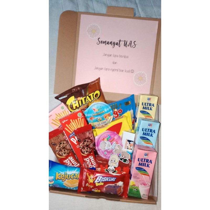 

snack box/snack box rainbow/hampers snack/kado ultah/kado wisuda