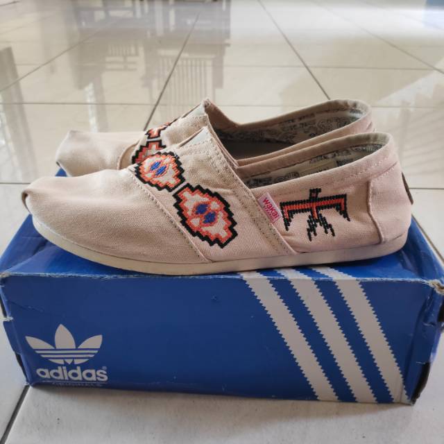 Sepatu wakai slip on original cream/ krem (beige)