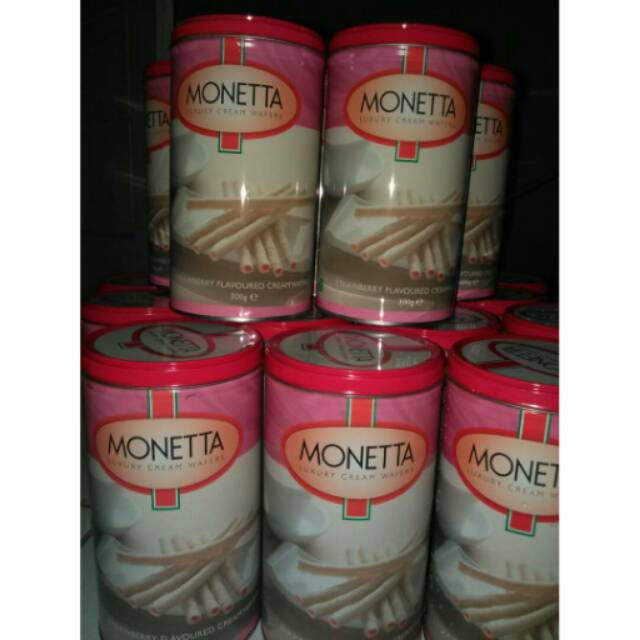 

Strawberry flavoured cream wafers