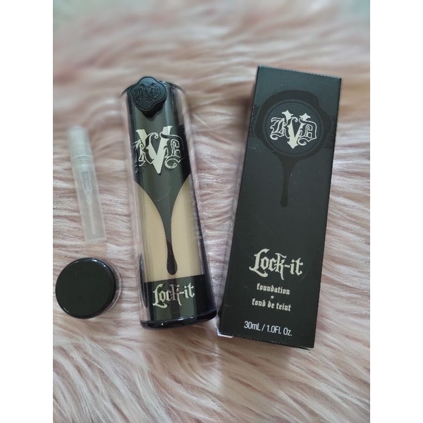Kat Von D Lock It fondation tatto / Katvond lock it foundation share in jar