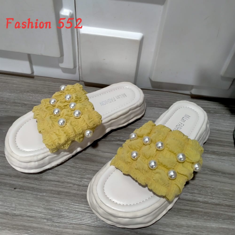 Sandal wanita D 552