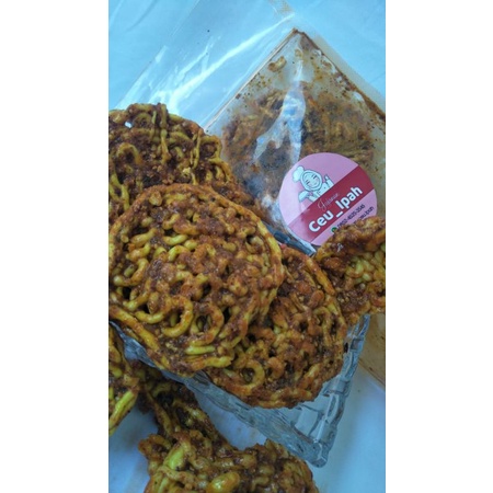

kerupuk mie bumbu kacang pedas dan ada original