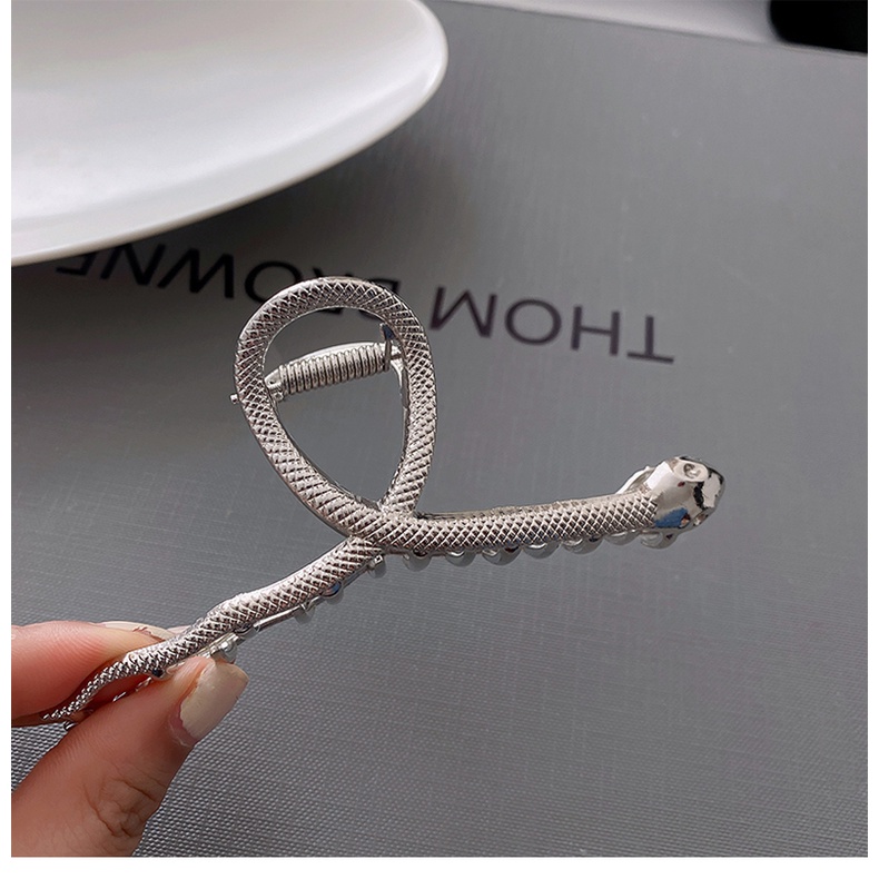 Jepit Rambut Bentuk Hiu Bahan Metal