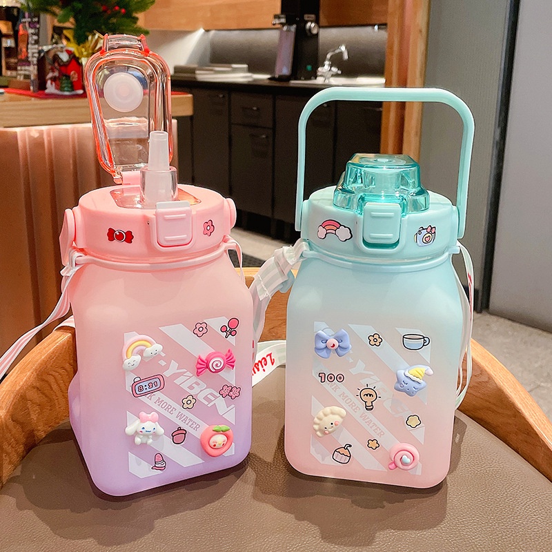 BOTOL MINUM ANAK GEMOY KOTAK 3D VIRAL MURAH WARNA GRADASI PASTEL 1.3 LITER 1300 ML 2D &amp; 3D STICKER BOTOL MINUM ANAK TALI PANJANG